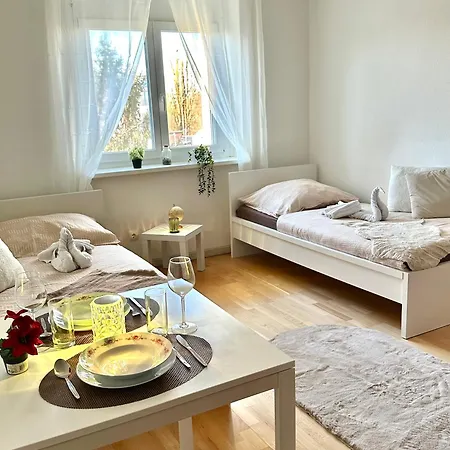 Apartment Quiet Near Airport Vienna #2 *