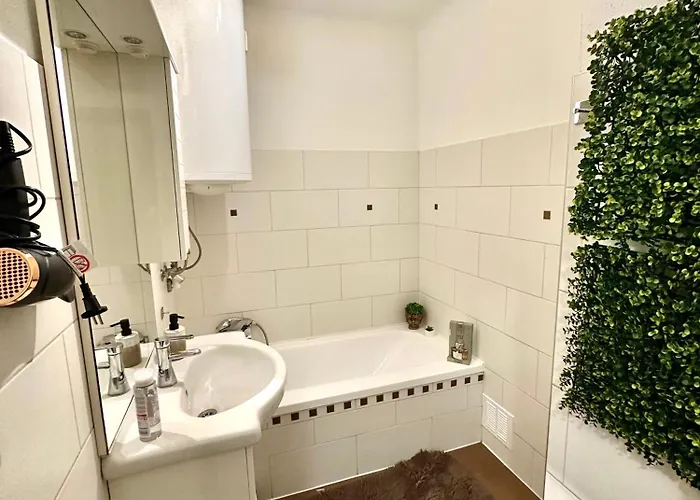 Quiet Near Airport Vienna #2 سخويشات